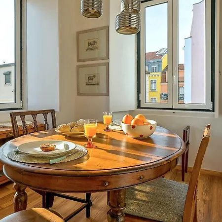 Apartment Plum Guide - Duck Destiny Lisbon